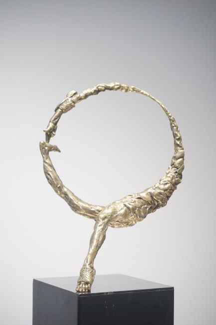 Chiec Vong _The Circle (edition 2#9, there will be 2 sizes)_2021-22_Bronze_52 x 37 x 20 cm (L)