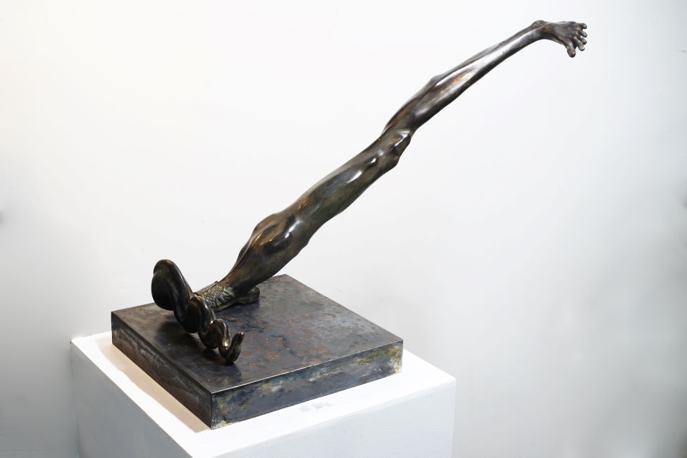 Dép Thủ_Conservative_(edition 2#9, there will be 2 sizes) 2022_Bronze_78 x 22x 17 cm